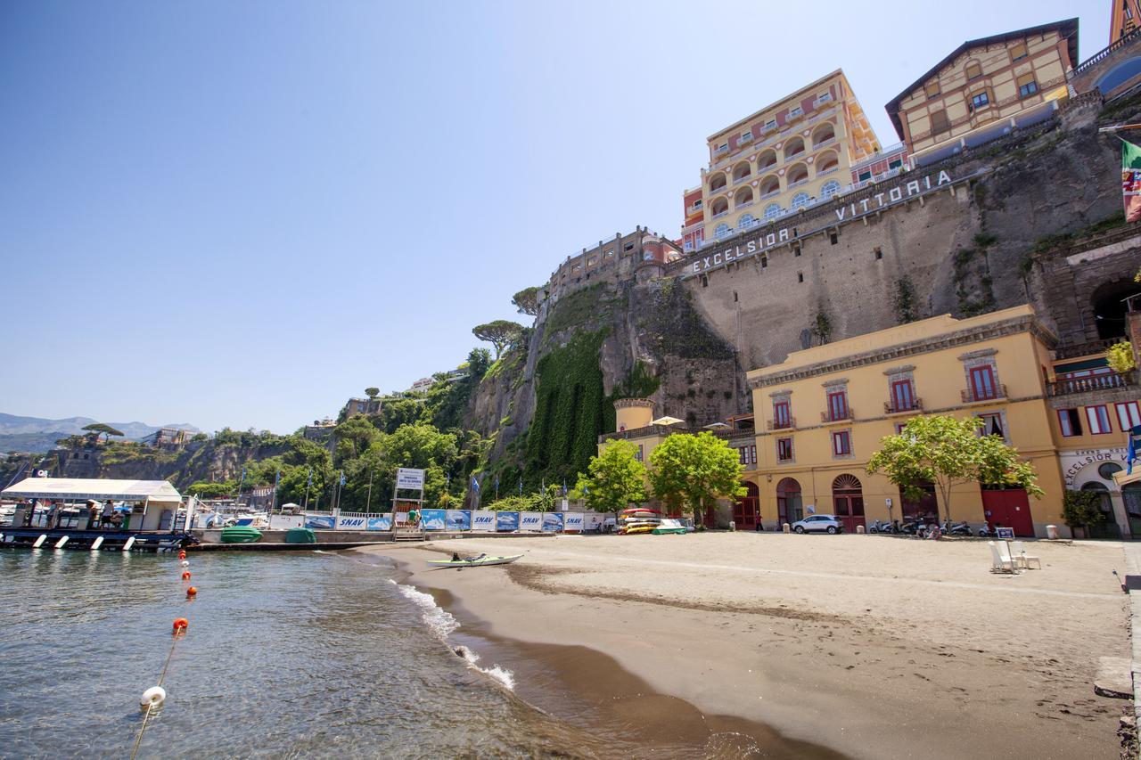 Amore Rentals - Gilda'S House Sorrento Exteriör bild